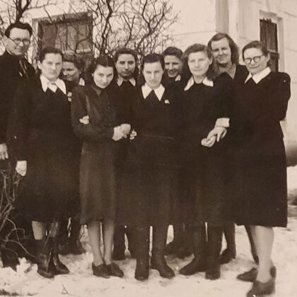 Dvietes skolas skolēni 1954. gadā. Dvietes novadpētniecības krātuve.