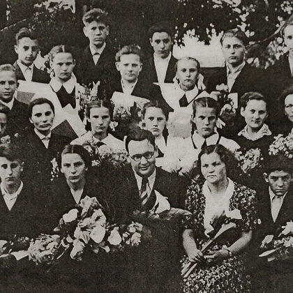 Dvietes absolventi 1959. gadā. Dvietes muižas arhīvs.