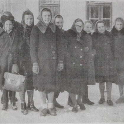 Dvietes skolas skolēni un skolotāji. Dvietes muižas arhīvs.