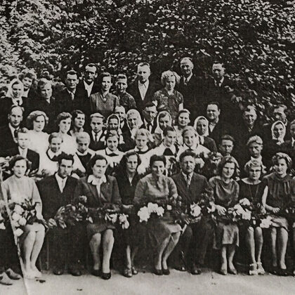 Dvietes absolventi 1963. gadā. Dvietes muižas arhīvs.