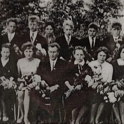Dvietes absolventi 1966. gadā. Dvietes muižas arhīvs.