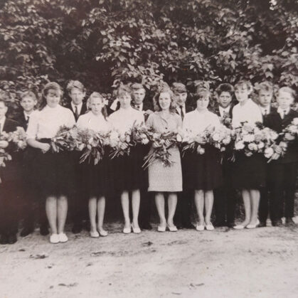 Dvietes absolventi 1967. gadā. Annas un Antona Zemnicku arhīvs.