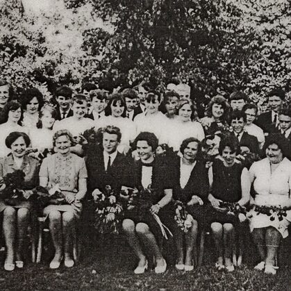 Dvietes absolventi 1969. gadā. Dvietes muižas arhīvs.