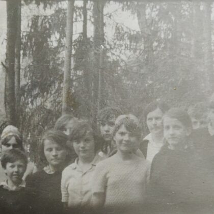 Dvietes skolēni 1970. gadā. Līvijas Zemlickas arhīvs.