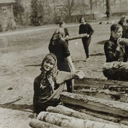 Dvietes skolnieces 1971. gadā. Līvijas Zemlickas arhīvs.