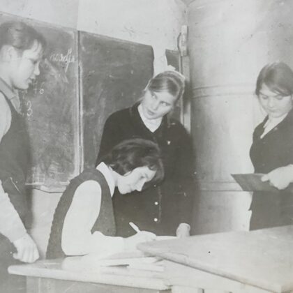 Dvietes skolēni 1971. gadā. Līvijas Zemlickas arhīvs.
