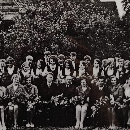 Dvietes absolventi 1971. gadā. Dvietes muižas arhīvs.