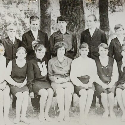 Dvietes skolēni 1971. gadā. Līvijas Zemlickas arhīvs.