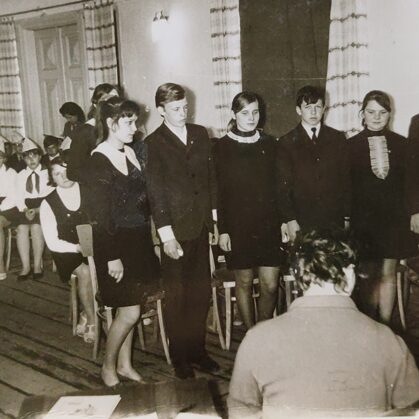Dvietes skolēni 1972. gadā. Līvijas Zemlickas arhīvs.