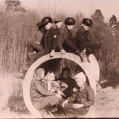 Dvietes skolas skolēni 1974. gadā. Annas Rudzītes arhīvs.