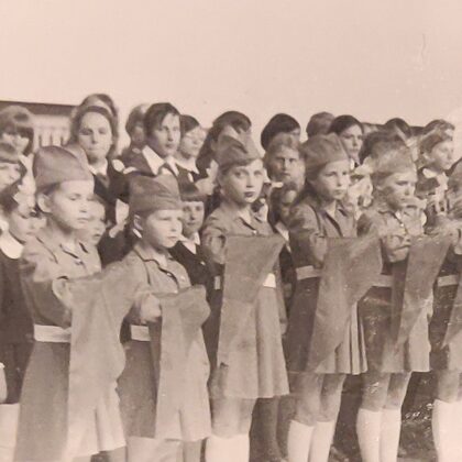 Dvietes skolas skolēni 1974. gadā. Annas Rudzītes arhīvs.