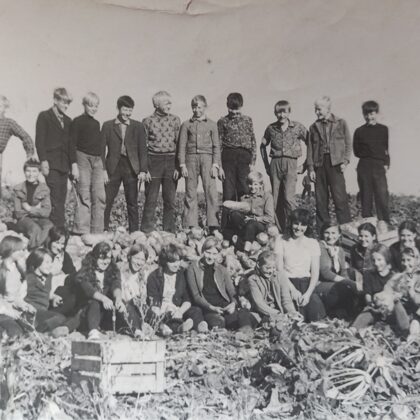 Dvietes skolas skolēni. Olgas Dogžinas arhīvs.