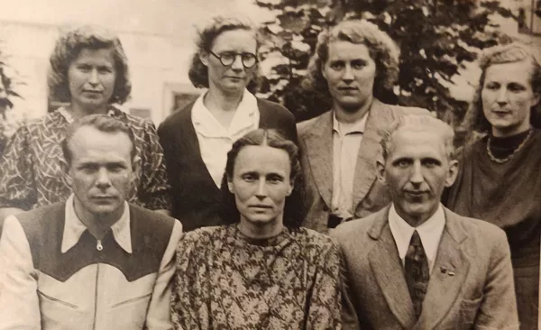 Dvietes skolas skolotāji 1948. gadā. Dvietes novadpētniecības krātuve.