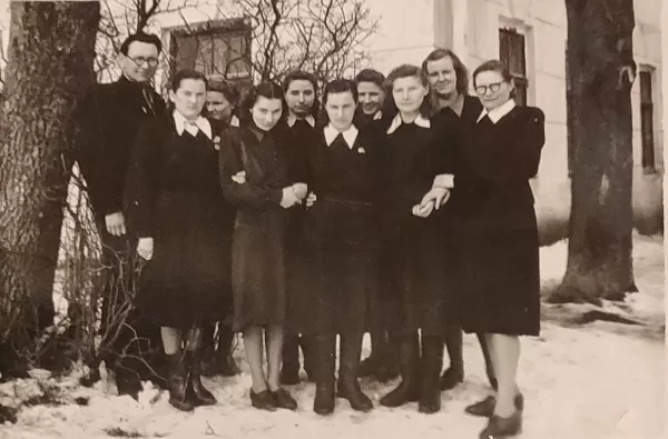 Dvietes skolas skolēni 1954. gadā. Dvietes novadpētniecības krātuve.