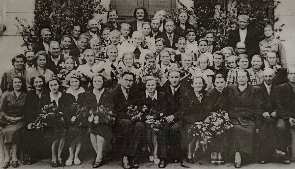 Dvietes absolventi 1958. gadā. Dvietes muižas arhīvs.