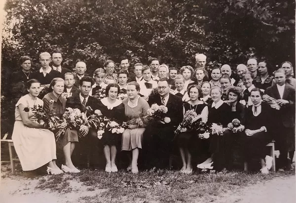 Dvietes absolventi 1960. gadā. Dvietes muižas arhīvs.