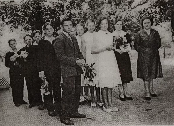 Dvietes absolventi 1961. gadā. Dvietes muižas arhīvs.