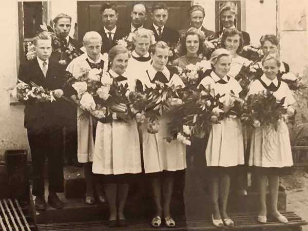 Dvietes absolventi 1963. gadā. Ritas Stapkevičas arhīvs.