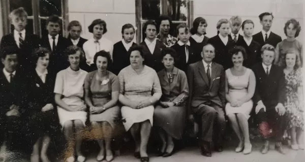 Dvietes absolventi 1966. gadā. Dvietes muižas arhīvs.