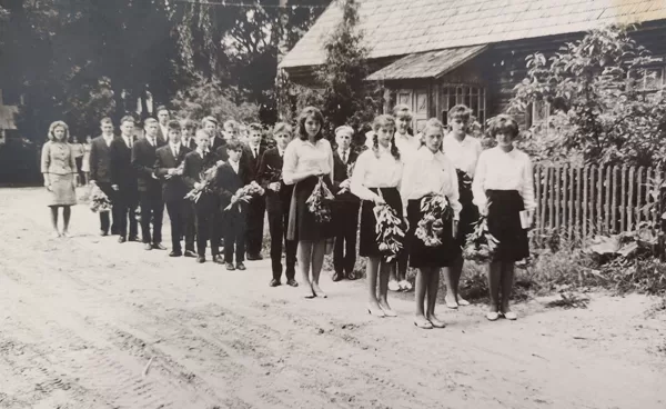 Dvietes absolventi 1967. gadā. Annas un Antona Zemnicku arhīvs.
