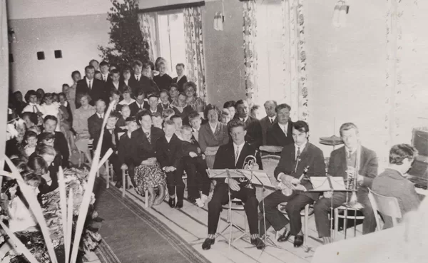 Dvietes absolventi 1967. gadā. Annas un Antona Zemnicku arhīvs.