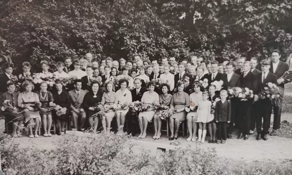 Dvietes absolventi 1967. gadā. Annas un Antona Zemnicku arhīvs.