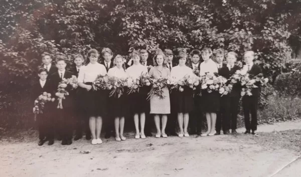 Dvietes absolventi 1967. gadā. Annas un Antona Zemnicku arhīvs.