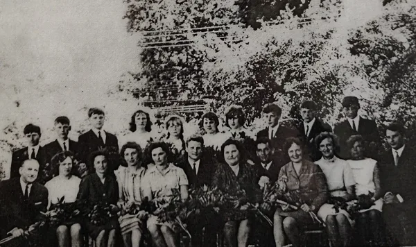 Dvietes absolventi 1968. gadā. Dvietes muižas arhīvs.