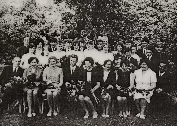 Dvietes absolventi 1969. gadā. Dvietes muižas arhīvs.