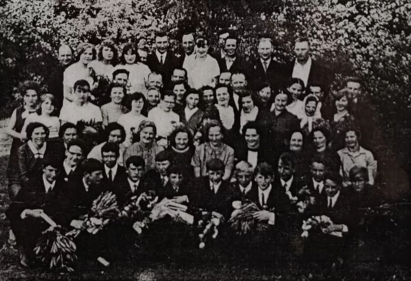 Dvietes absolventi 1969. gadā. Dvietes muižas arhīvs.
