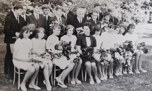 Dvietes absolventi 1969. gadā. Arvīda Geriņa arhīvs.