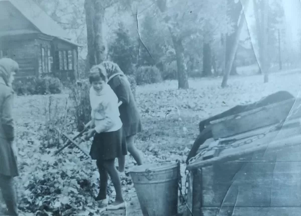 Dvietes skolēni 1969. gadā. Leontīnas Kuosas arhīvs.