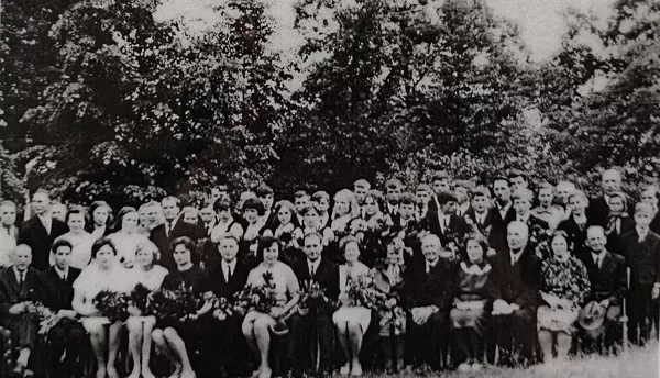 Dvietes absolventi 1970. gadā. Dvietes muižas arhīvs.
