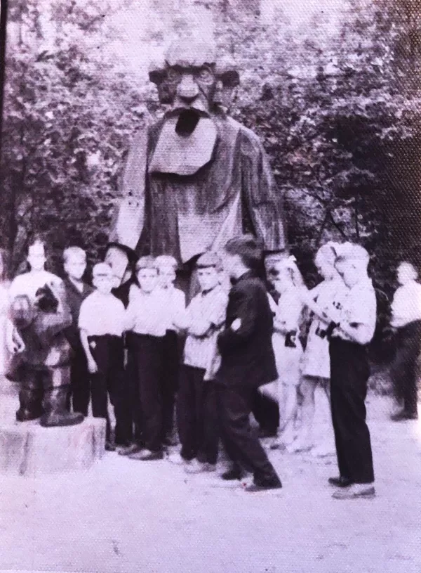Dvietes skolas skolēni 1971. gadā. Annas Rudzītes arhīvs.