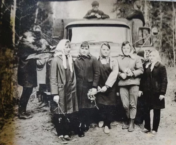 Dvietes skolēni 1971. gadā. Līvijas Zemlickas arhīvs.