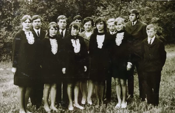 Dvietes skolēni 1971. gadā. Līvijas Zemlickas arhīvs.