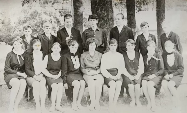 Dvietes skolēni 1971. gadā. Līvijas Zemlickas arhīvs.