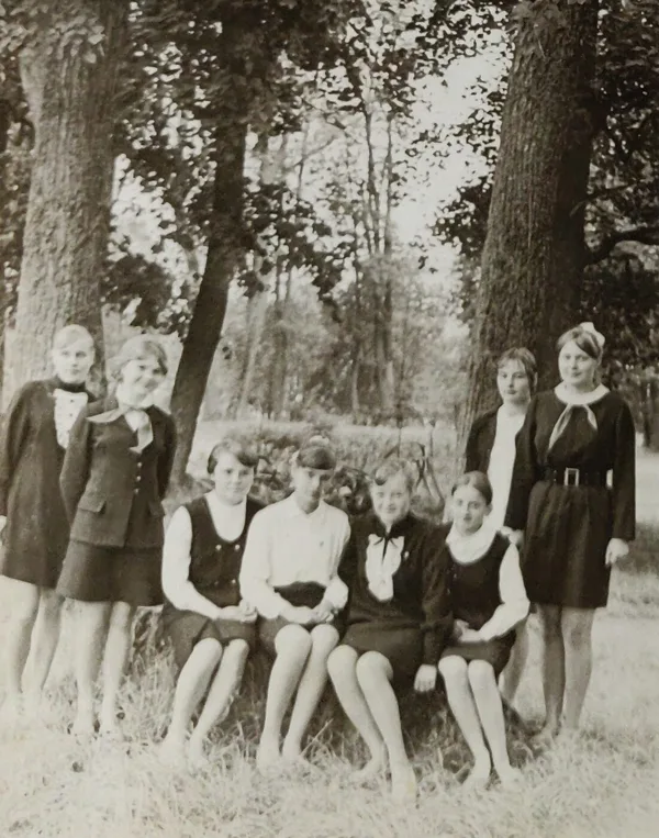 Dvietes skolēni 1971. gadā. Līvijas Zemlickas arhīvs.
