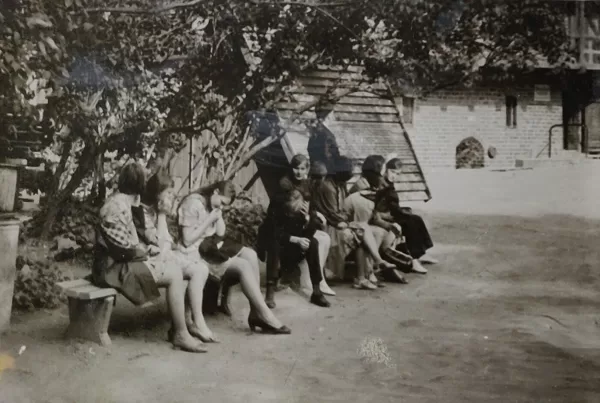 Dvietes skolēni 1972. gadā. Līvijas Zemlickas arhīvs.