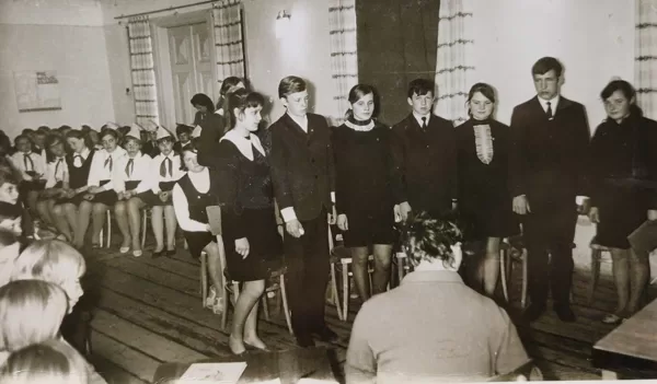Dvietes skolēni 1972. gadā. Līvijas Zemlickas arhīvs.