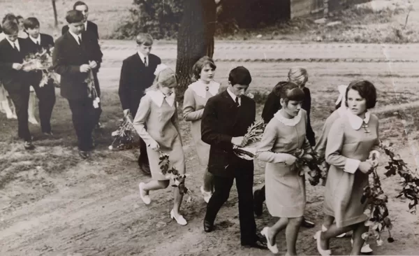 Dvietes absolventi 1972. gadā. Dvietes muižas arhīvs.