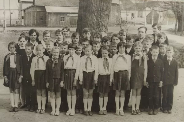 Dvietes skolēni 1971. gadā (3. klase). Virgīnijas Fjodorovas arhīvs.
