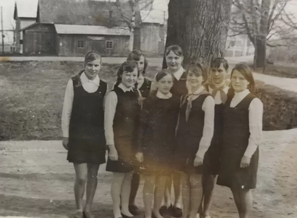 Dvietes skolēni 1971. gadā. Virgīnijas Fjodorovas arhīvs.