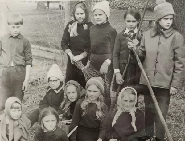 Dvietes skolēni 1972. gadā. Virgīnijas Fjodorovas arhīvs.