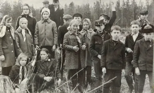 Dvietes skolēni. Virgīnijas Fjodorovas arhīvs.