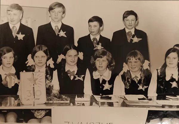Dvietes skolas skolēni. Dvietes novadpētniecības krātuve.